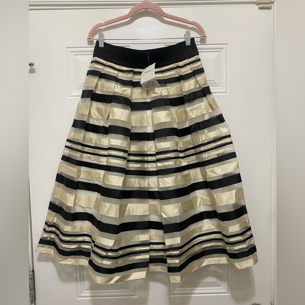 Belle Badgley Mischka Women’s pleated skirt NWT SZ 10